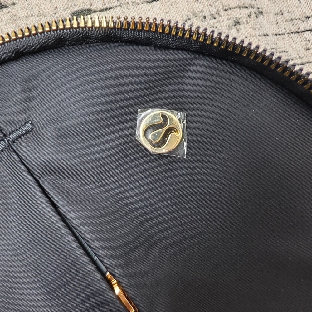 Lululemon - All Night Festival Bag 5L Black Gold Accents - Picture 5 of 6